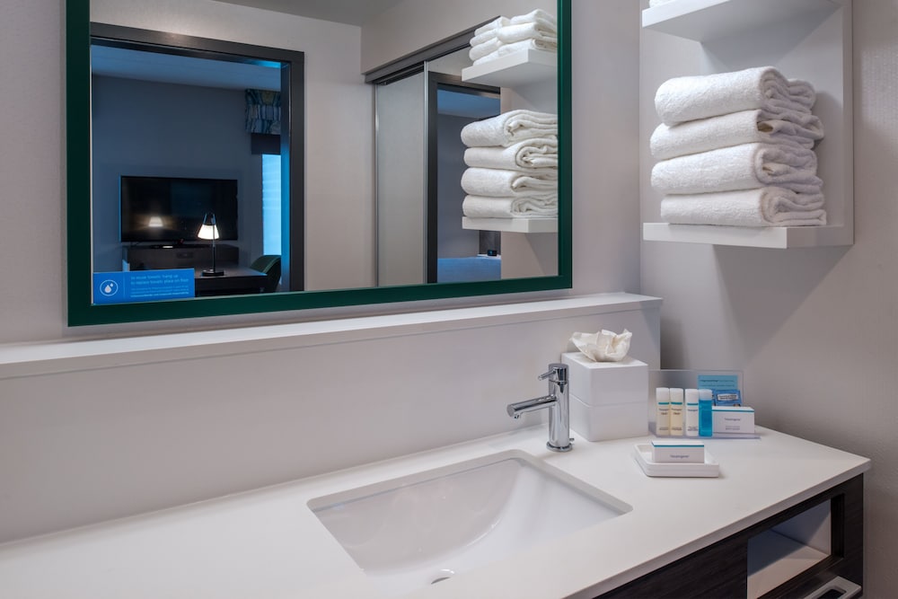 Hampton Inn And Suites Winston Salem Downtown 12/53