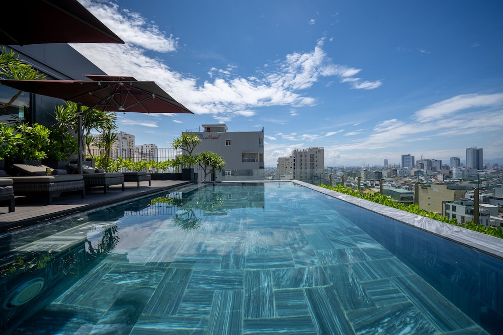 Legend Boutique Hotel 67/69
