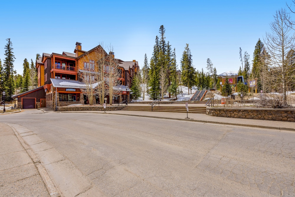 Pine Ridge Condominiums 41/50