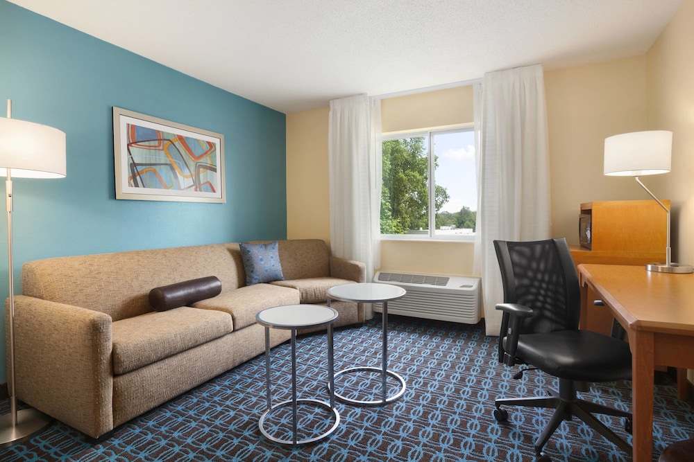 Fairfield Inn Suites Lansing West 16/23