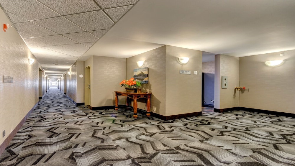Service Plus Inns and Suites Calgary 15/56