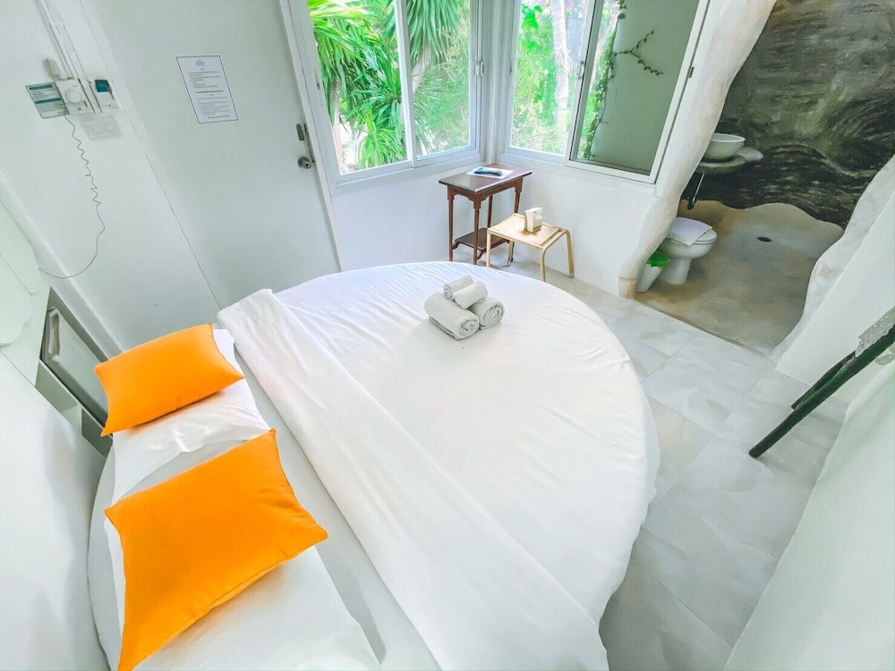 Nern Chalet Beachfront Hotel 38/74