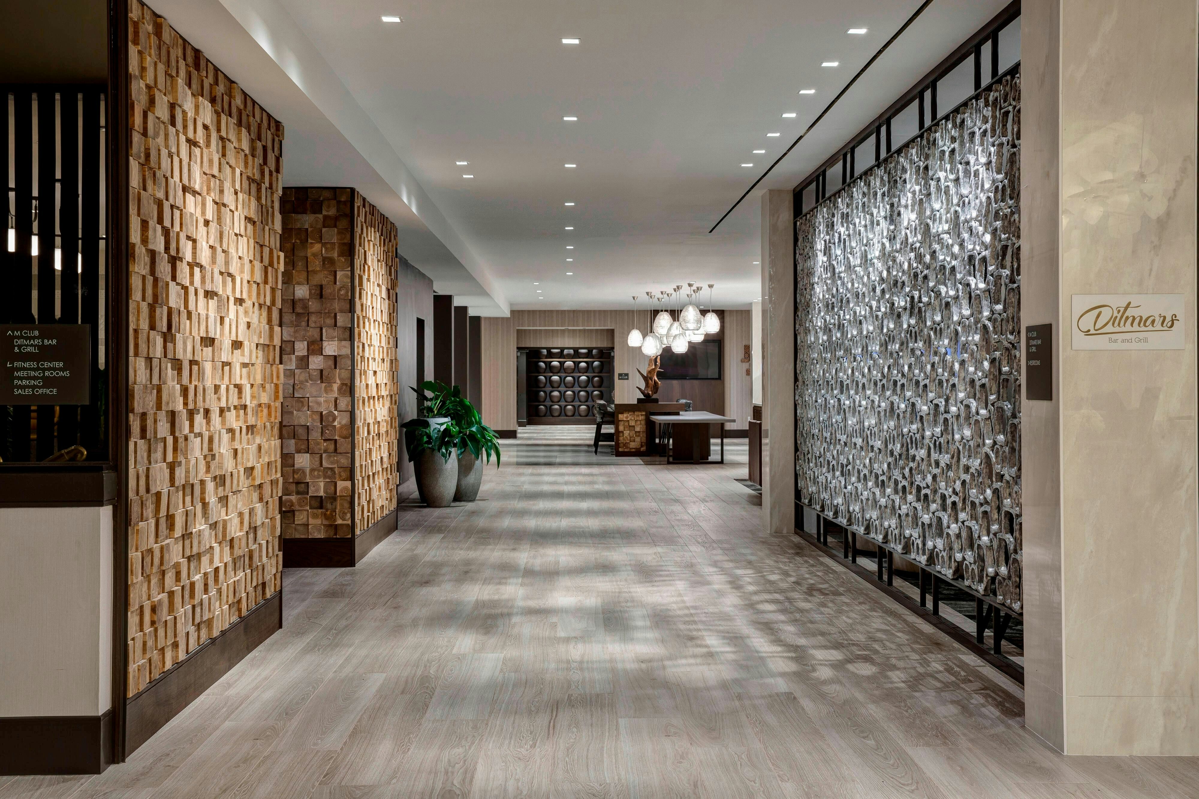 Lobby at MARRIOTT NEW YORK LAGUARDIA AIRPORT, NEW YORK - NY