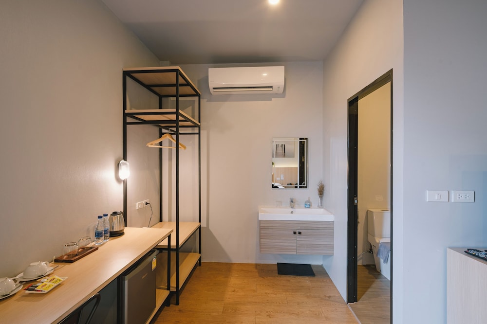 The Arbern Hostel x Bistro 50/50