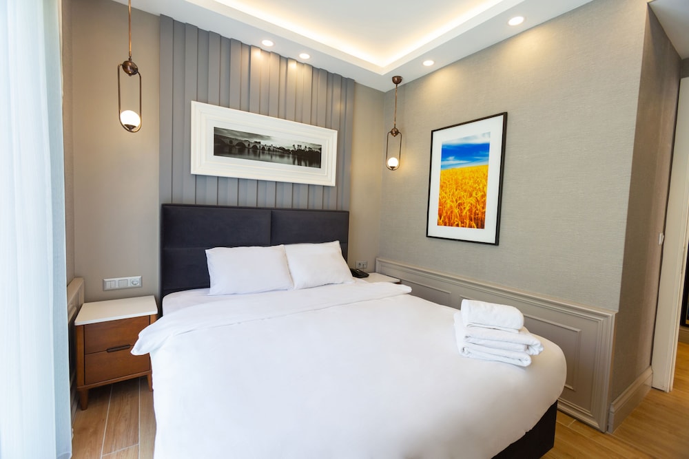 Alan Suites 18/50