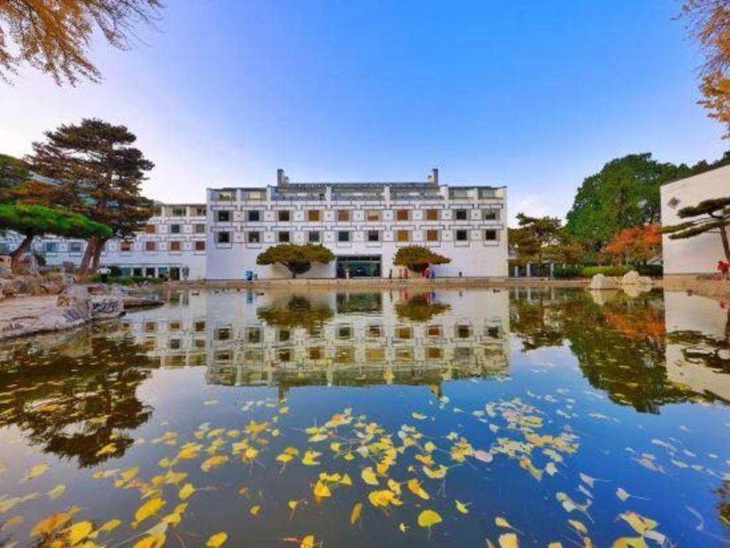Fragrant Hill Hotel 1/60
