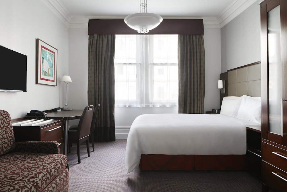 SUPERIOR, QUEEN BED