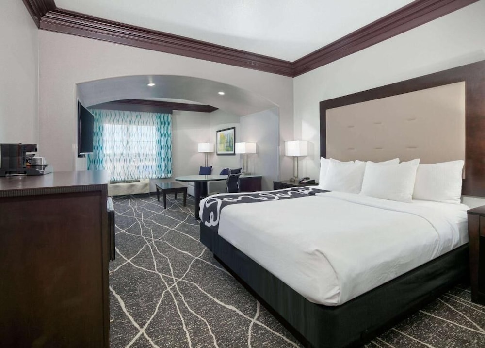 غرفة ديلوكس بسرير كينج لذوي الإعاقة، La Quinta Inn Suites Little Rock Bryant 2/7
