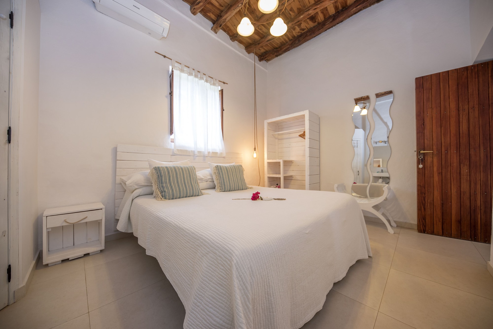 ECONOMY, DOUBLE BED