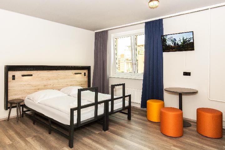 ROOM, 4 BEDS