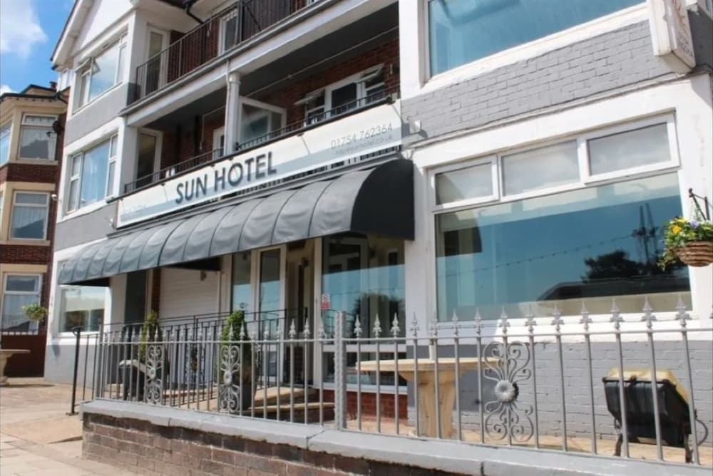 OYO Harbour Hotel