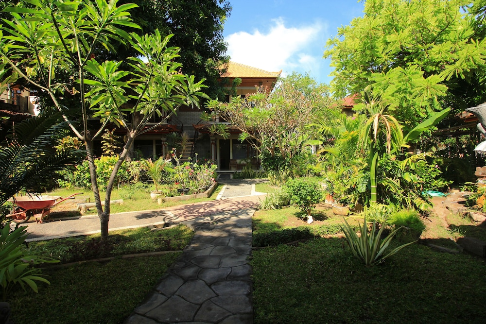 Lovina Beach Hotel 14/65