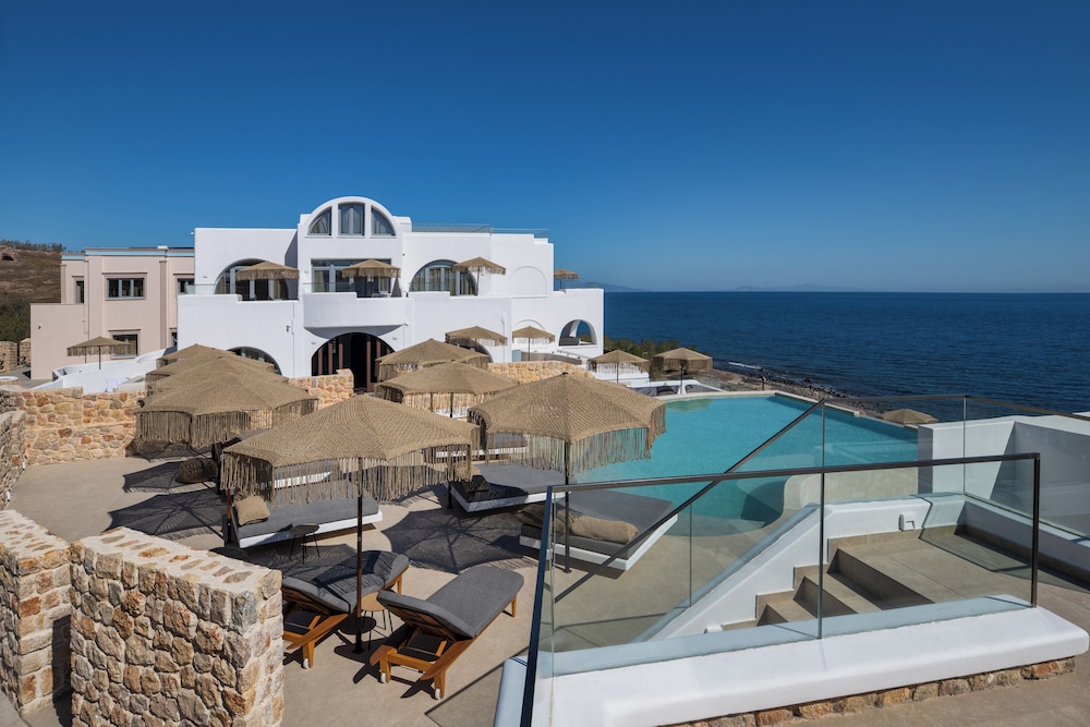 Aelia Luxury Suites 50/50