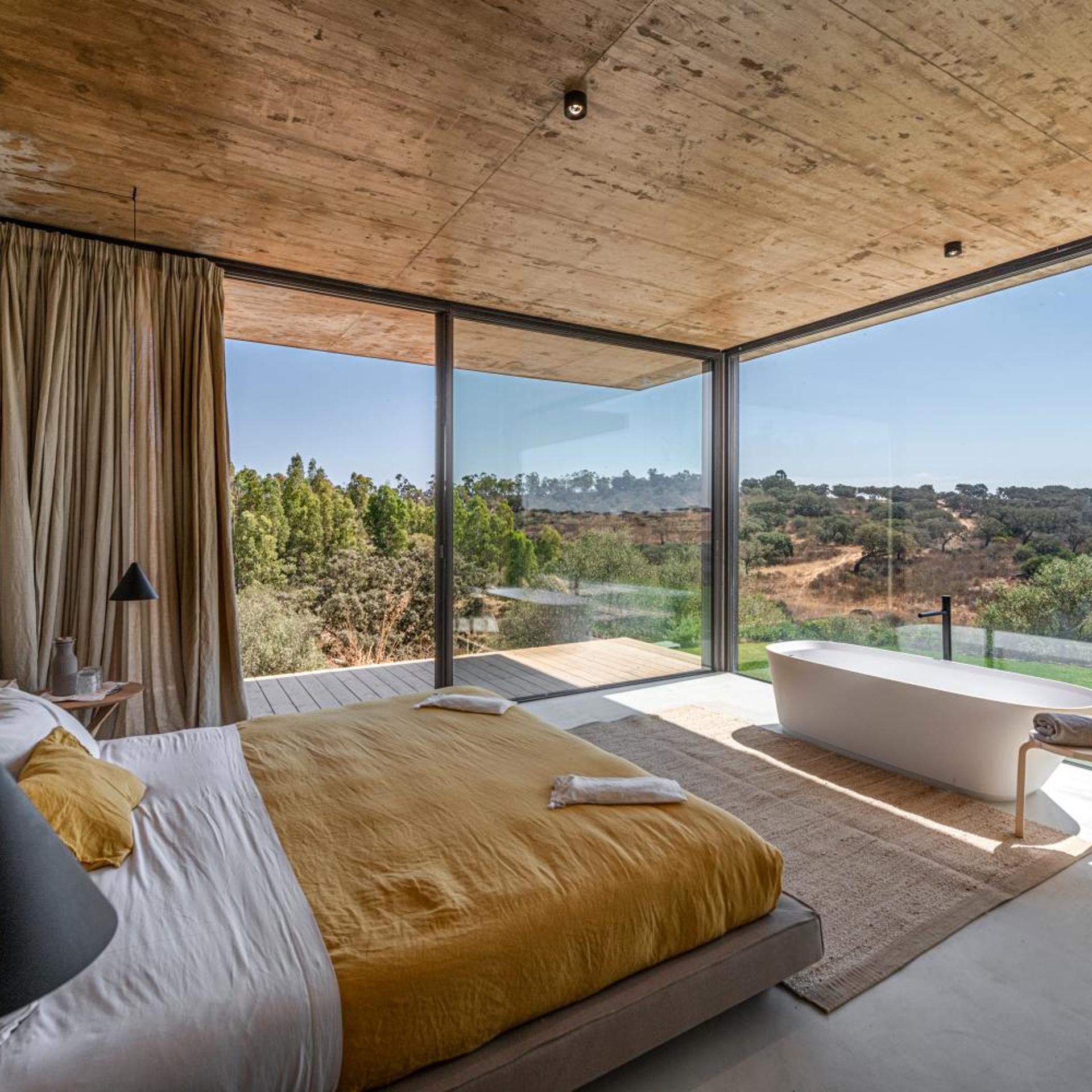 Deluxe, Suite, House