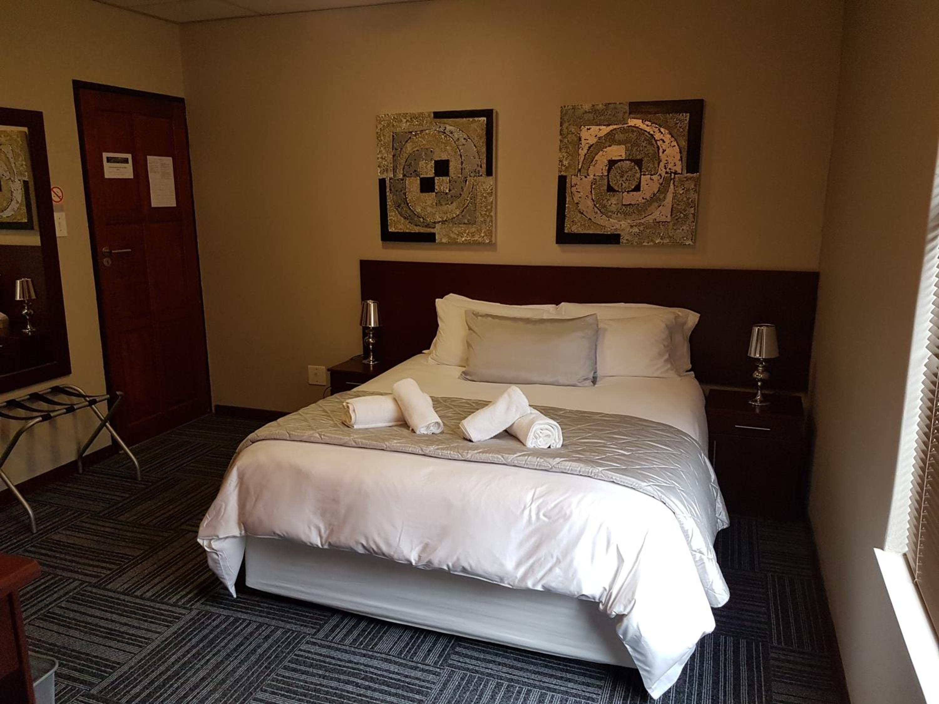 A Contempo Guesthouse 2/13