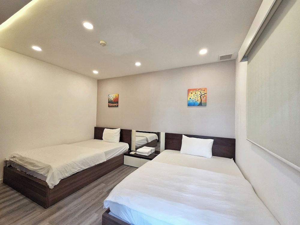 1 BEDROOM, APARTMENT, TWIN BEDS, OCEAN FRONT, CITY VIEW