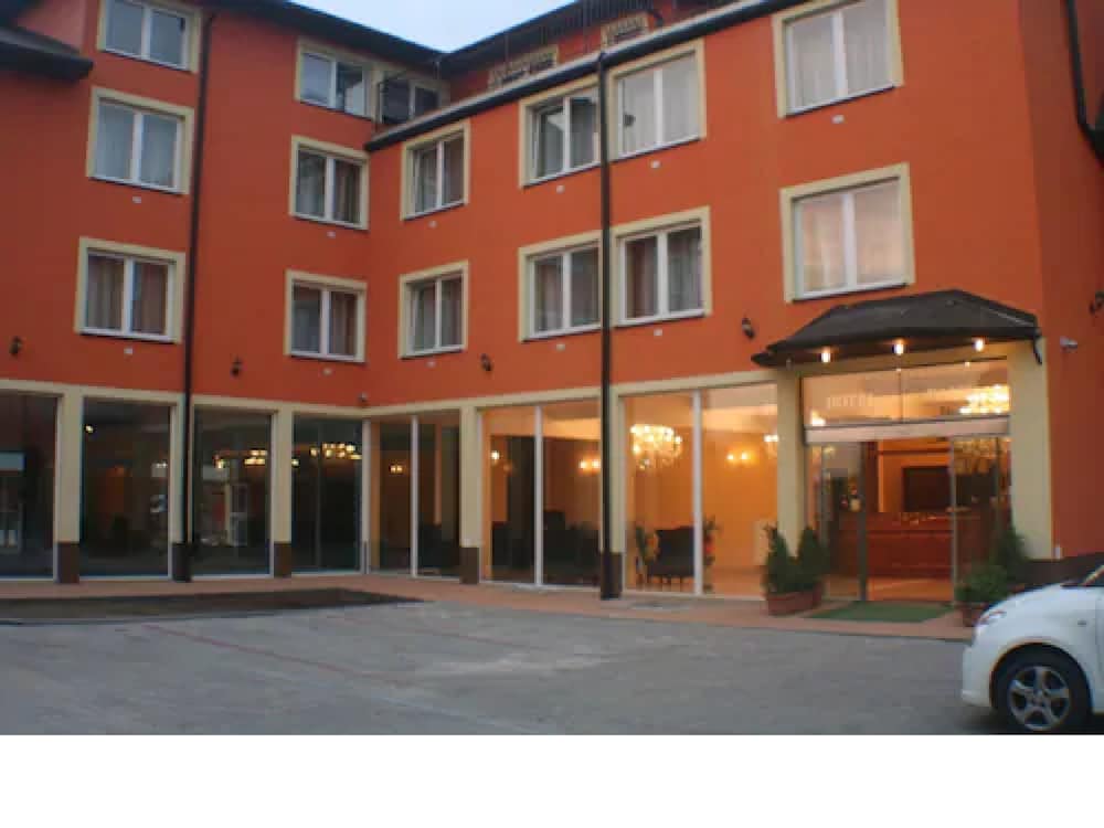 Hotel Daisy Budget