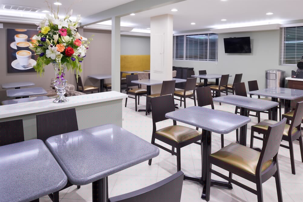 Best Western Plus LA Mid Town Hotel 31/37
