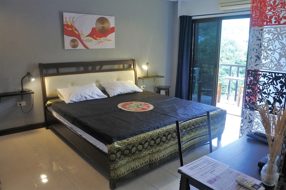 Hi Karon Beach Hotel 6/50