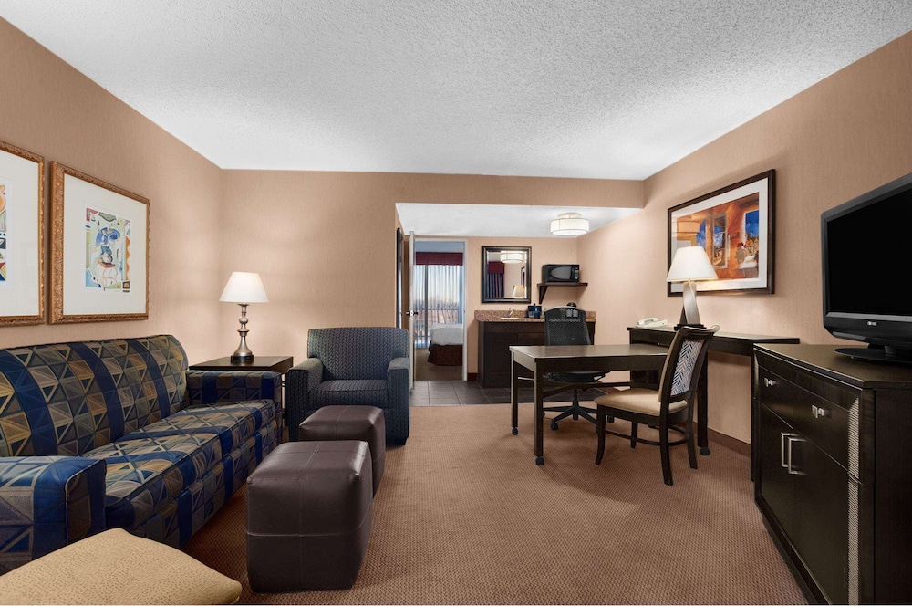 Embassy Suites by Hilton Kansas City Plaza 39/64