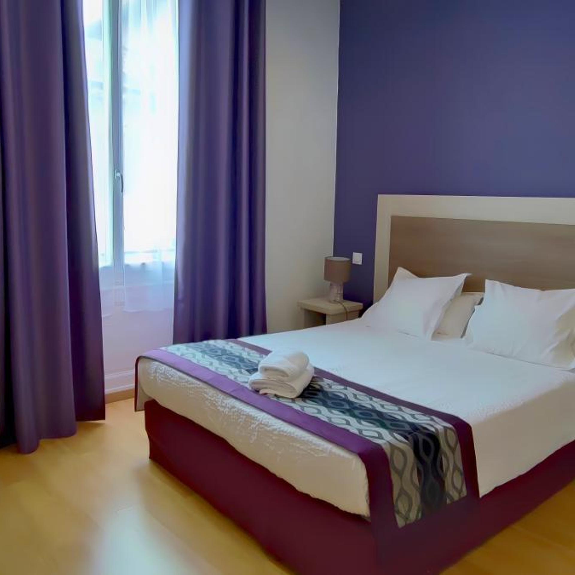 LOGIS GRAND HOTEL 12/51