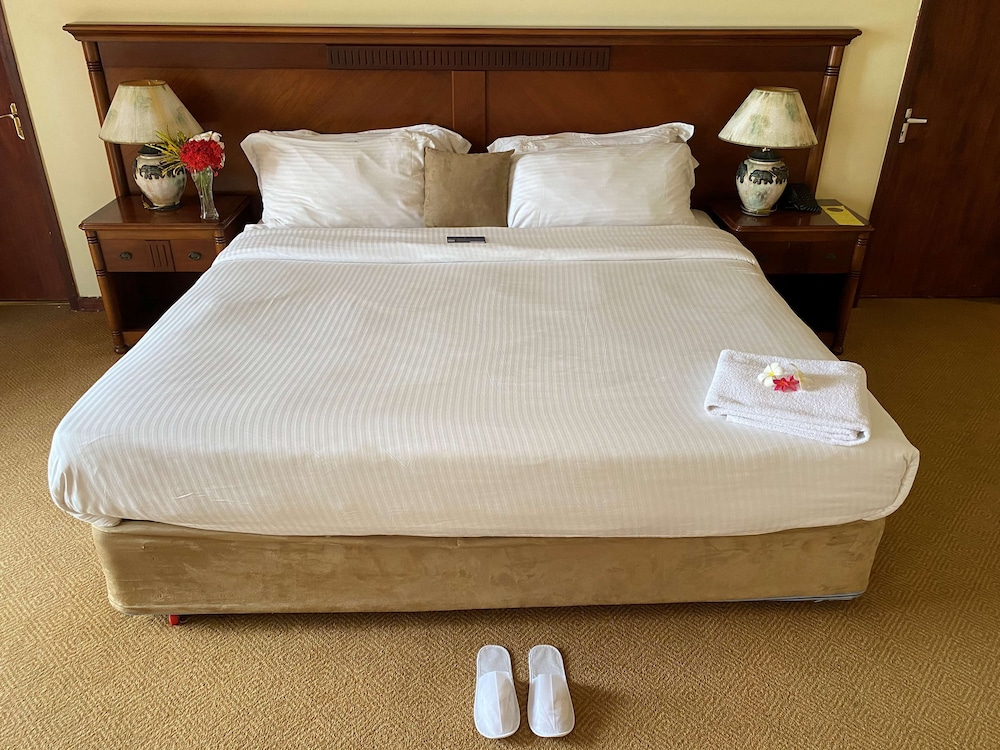 Golden Tulip Dar Es Salaam 22/71