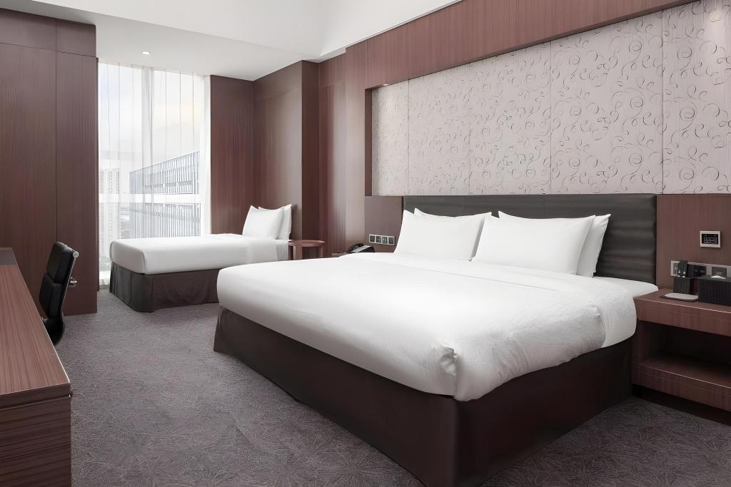 Family Suite, Deluxe, 1 King and 1 Single Beds