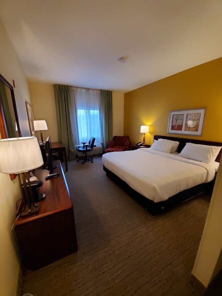 Wingate by Wyndham Uniontown 8/27