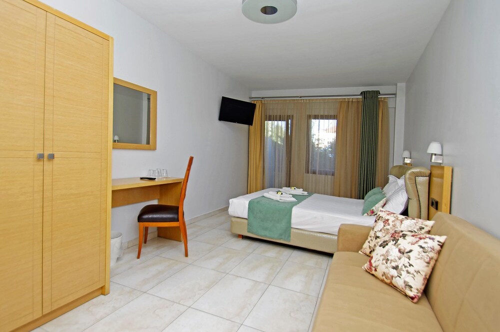 Principal New Leisure Hotel 11/37