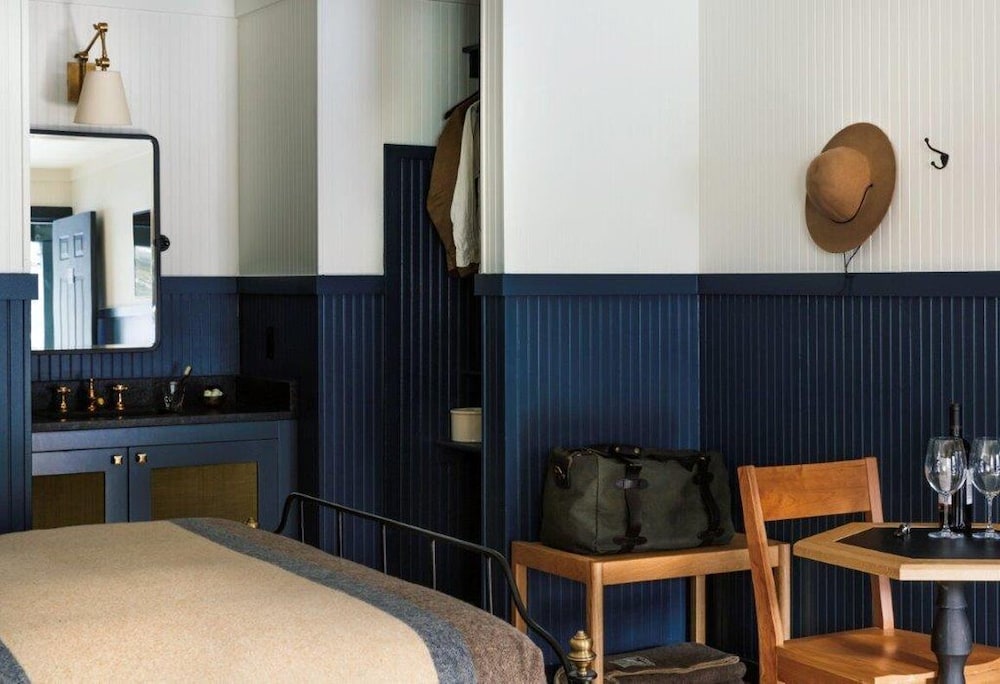Anvil Hotel 3/65