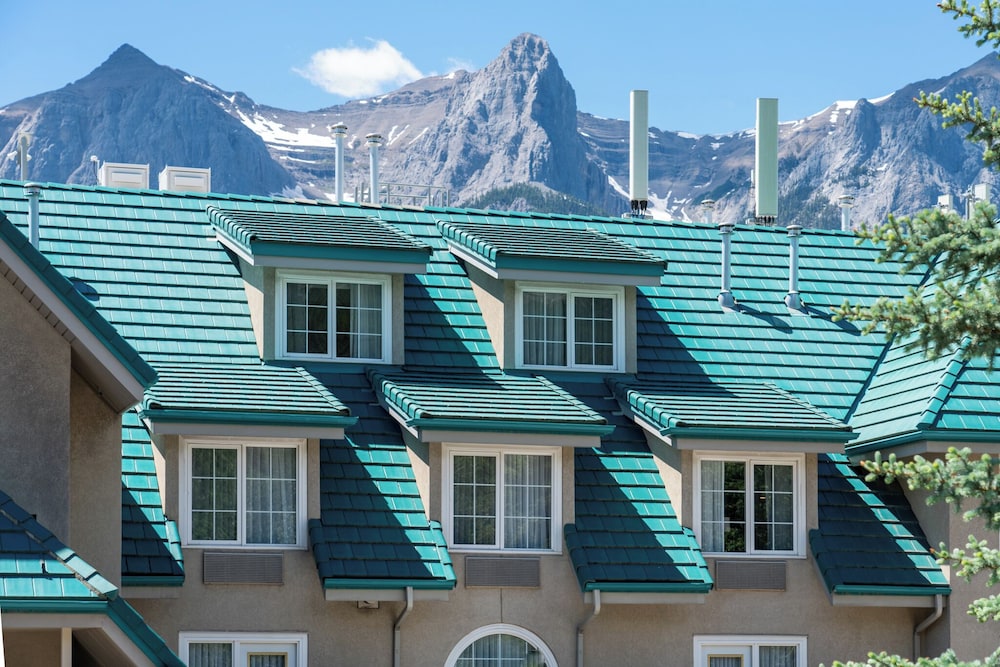 Canmore Pocaterra Inn & Waterslide 5/81