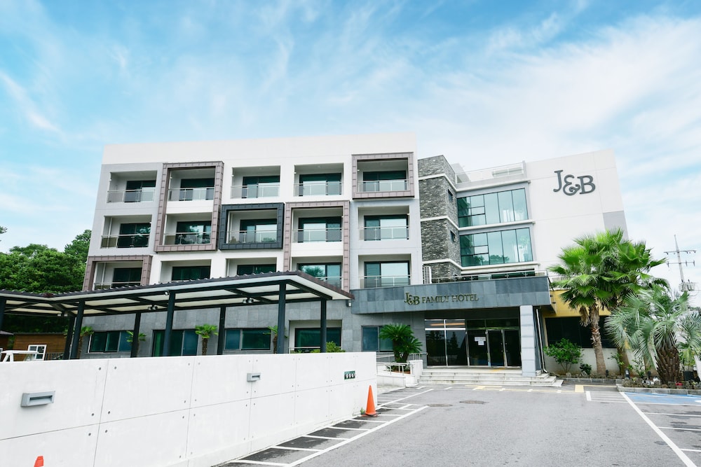 Jnb Family Hotel 4/50