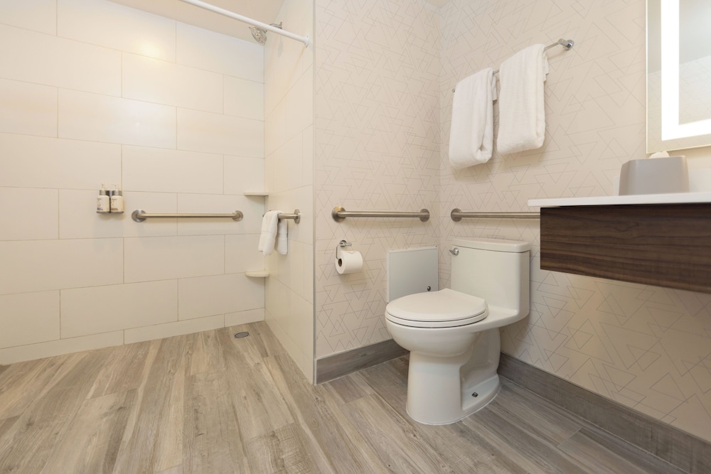 Suite, King Bed, Lagoon View, Accessible، Holiday Inn Express & Suites MAZATLAN 5/5