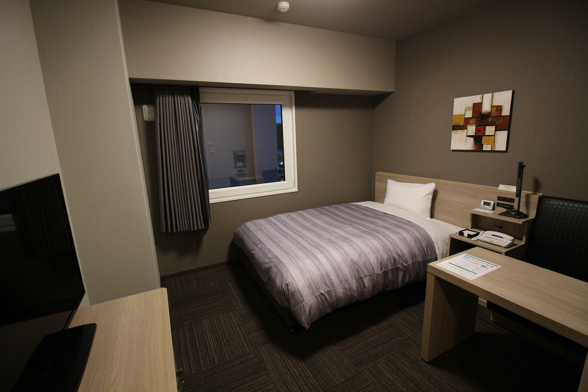 Semi Room, Single Bed, Smoking