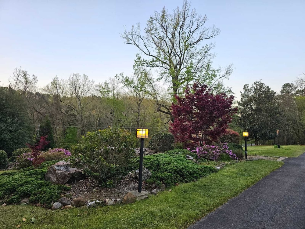 Hilltop Manor Bed and Breakfast 40/49