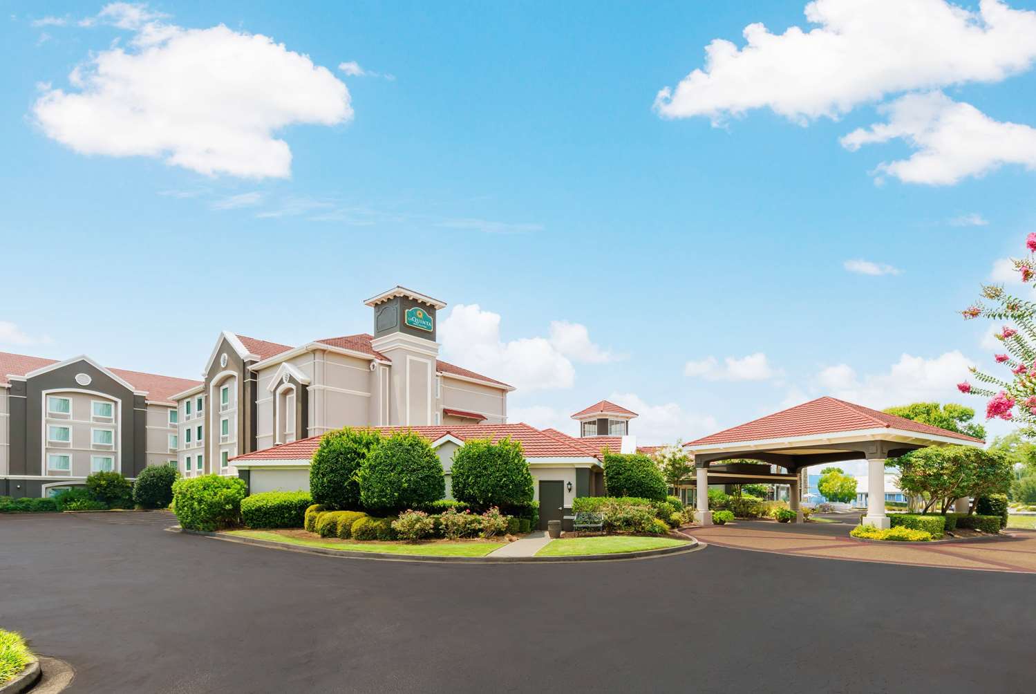 La Quinta Inn & Suites by Wyndham Myrtle Beach Broadway Area 7/54
