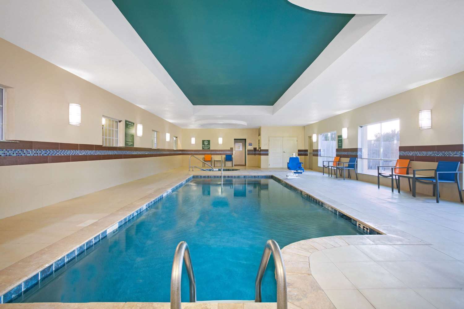La Quinta Inn Suites Pearsall 31/56