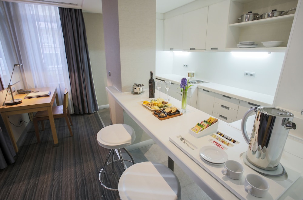 Housez Suites 29/65
