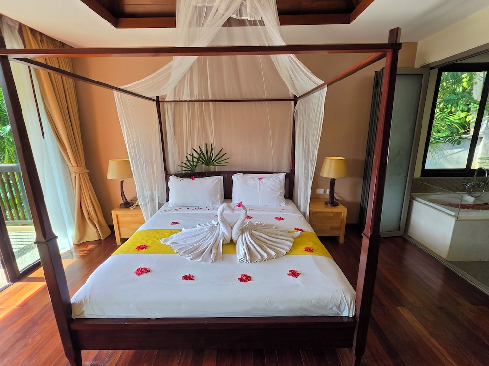 HULA HULA RESORT l truly tropical and fun wellness 39/90