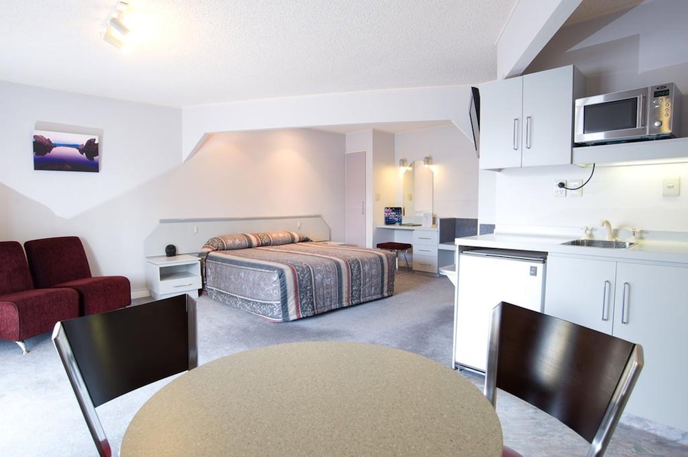 The Village Inn Hotel 19/38