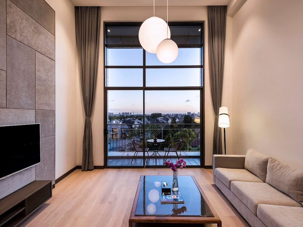 Novotel Suites Shanghai Hongqiao 16/26