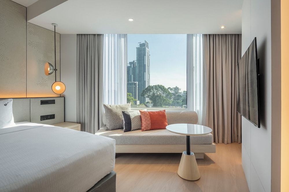 Royal, Rock, King Bed, City View
