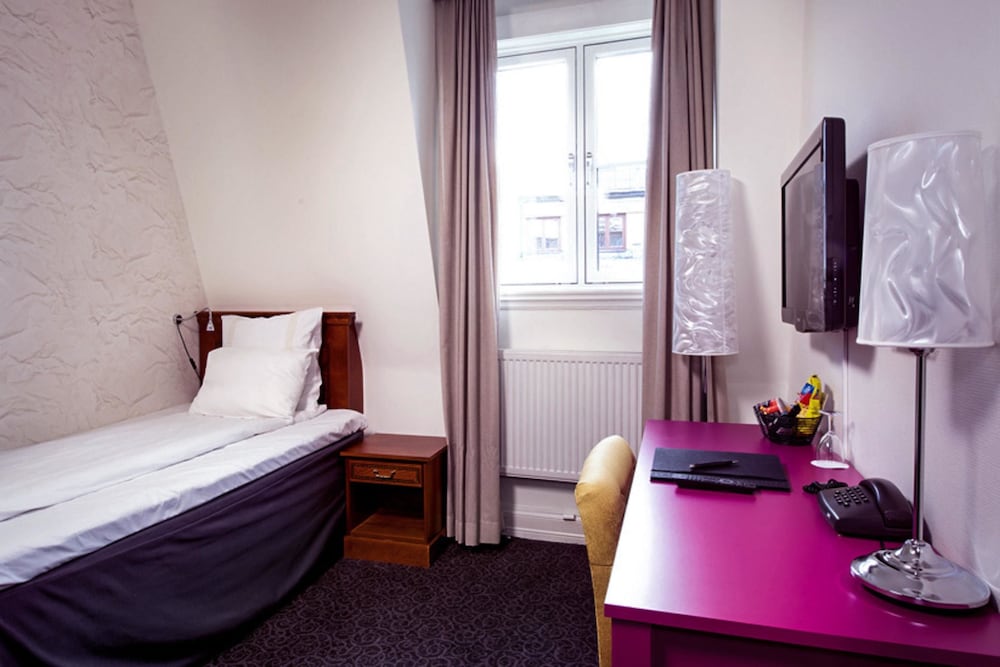 Home Hotel Savoy 36/81