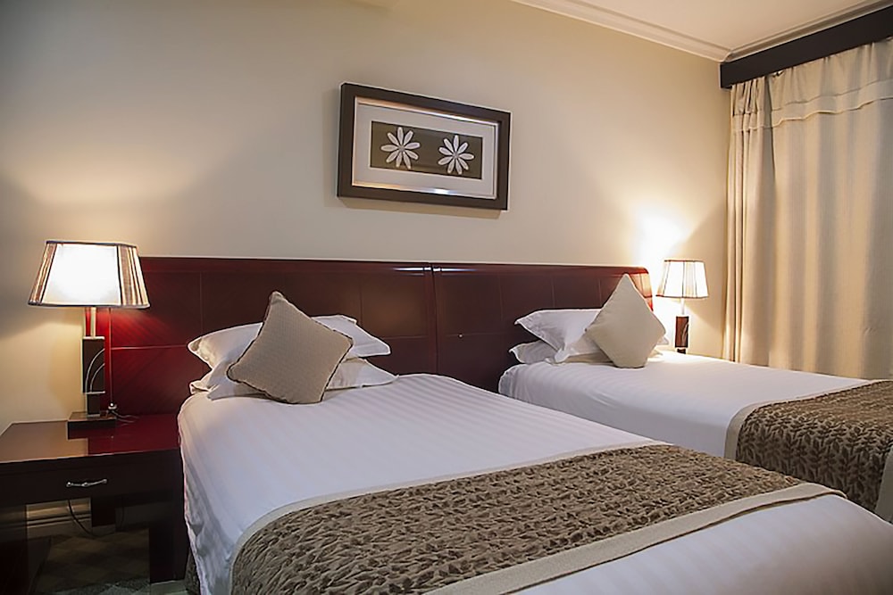 The Manor Hotel 24/66