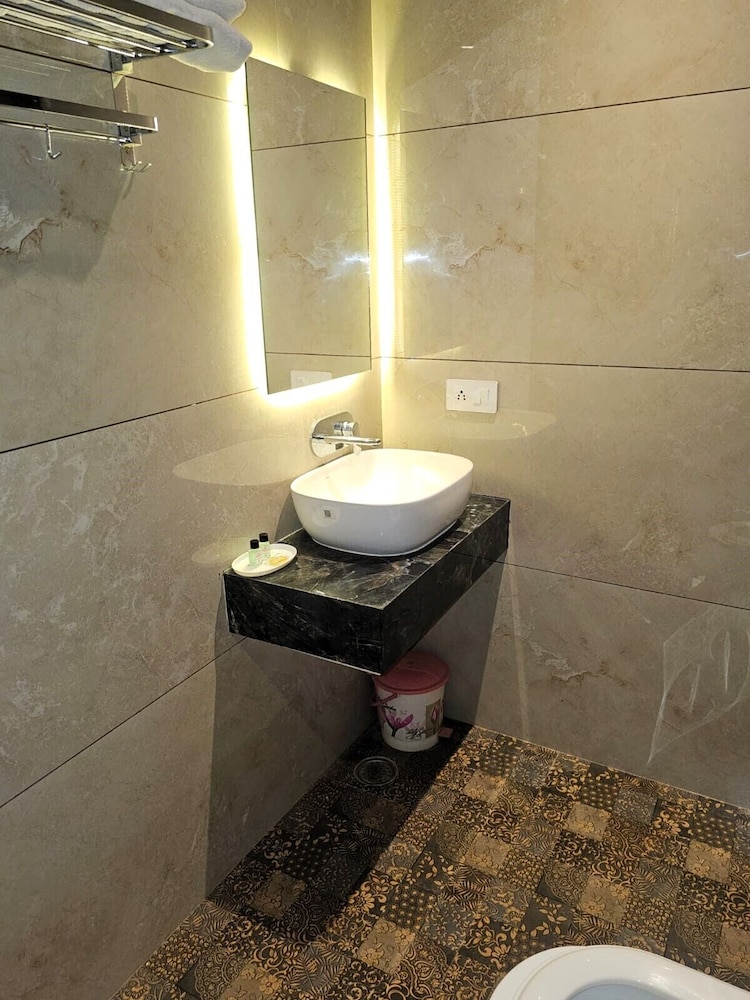 Hotel Gyan 23/27
