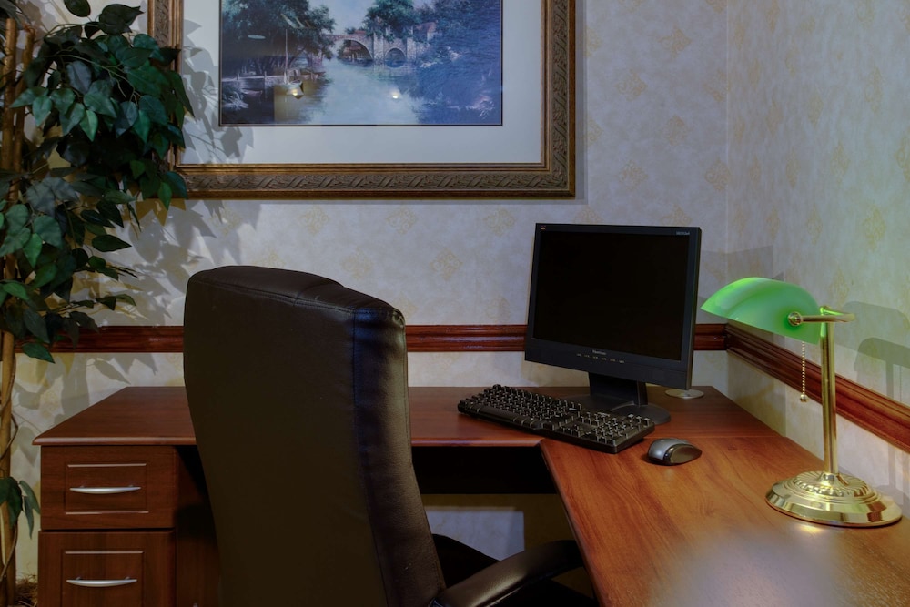 Country Inn & Suites by Radisson, Brockton (Boston), MA 25/27