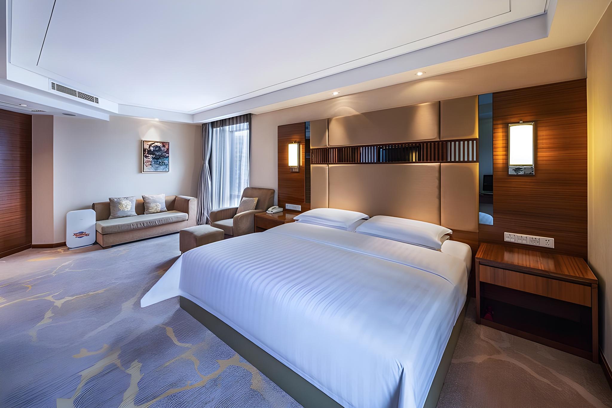 Explorer, Deluxe, King Bed