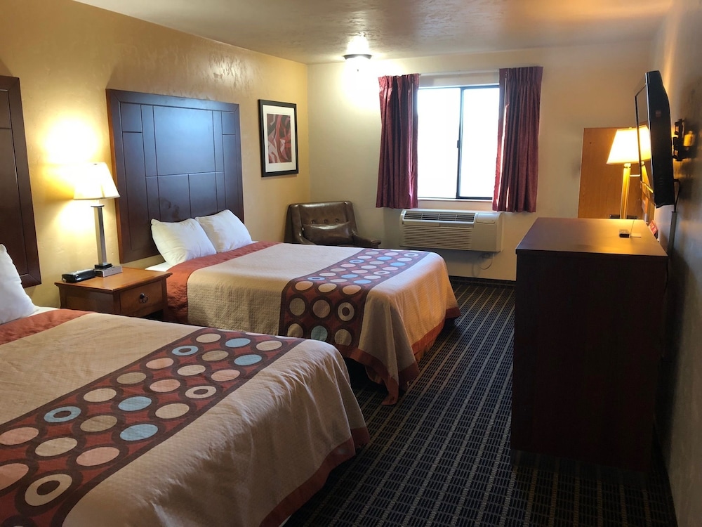 Super 8 By Wyndham Klamath Falls 8/28