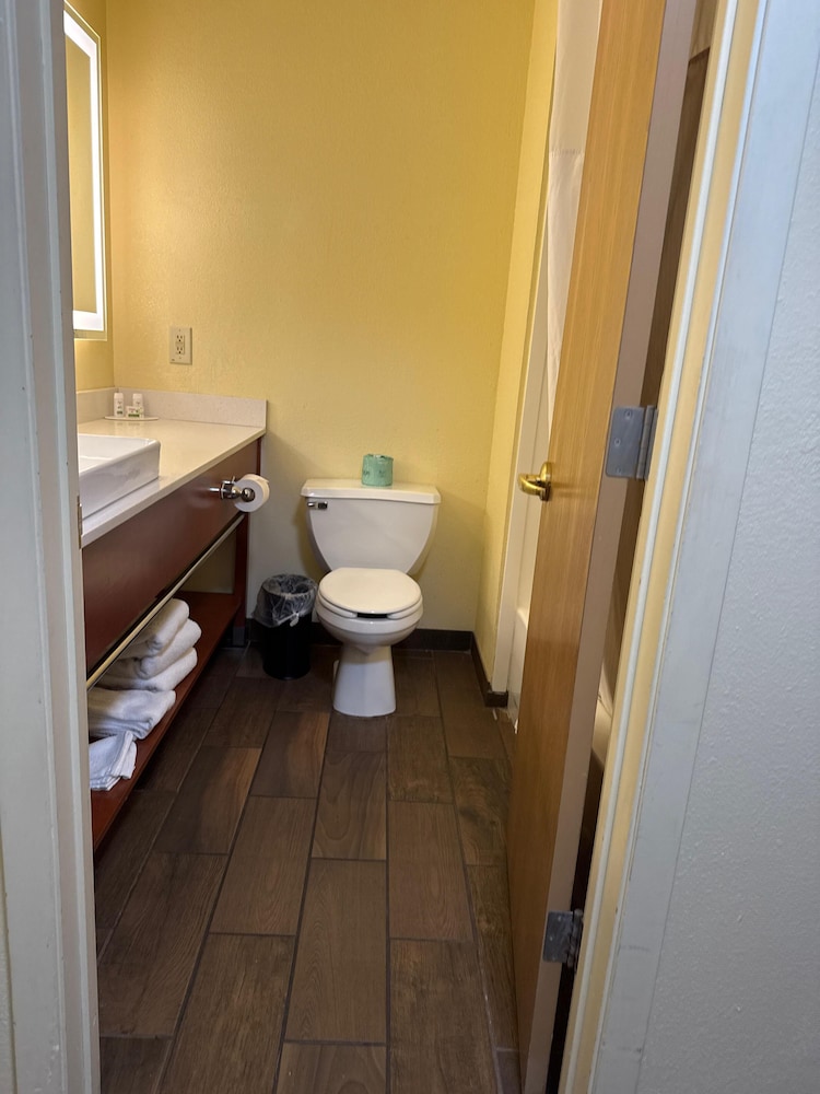 Baymont by Wyndham Mishawaka South Bend Area 48/49