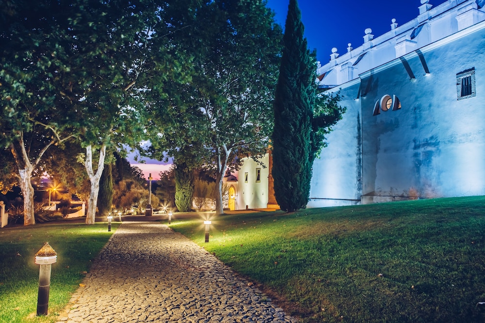 Convento Do Espinheiro Historic Hotel & Spa 69/71